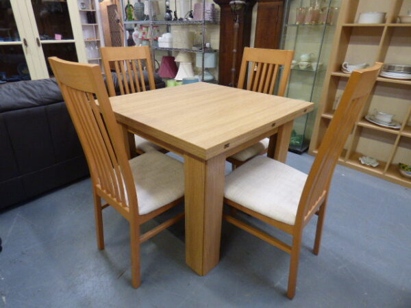 Extendable Table & 4 Chairs