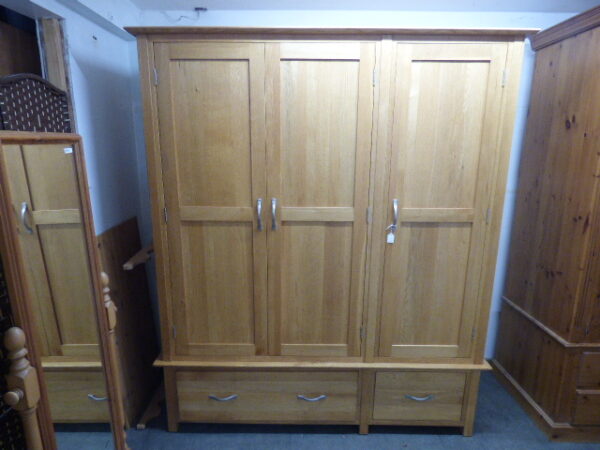 Oak Triple Wardrobe - Image 2