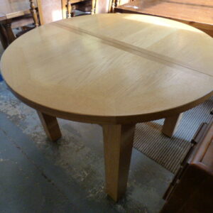Round Oak Extendable Table